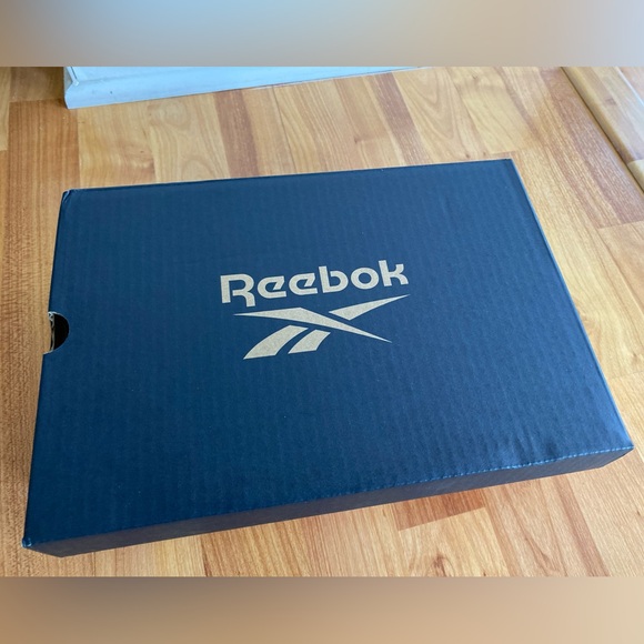 Reebok Women's Club MEMT Sneaker size 7 - Picture 11 of 11